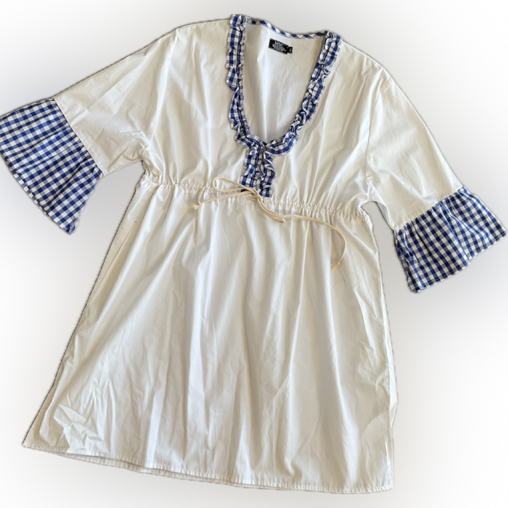 Preppy gingham trimmed crisp white tunic